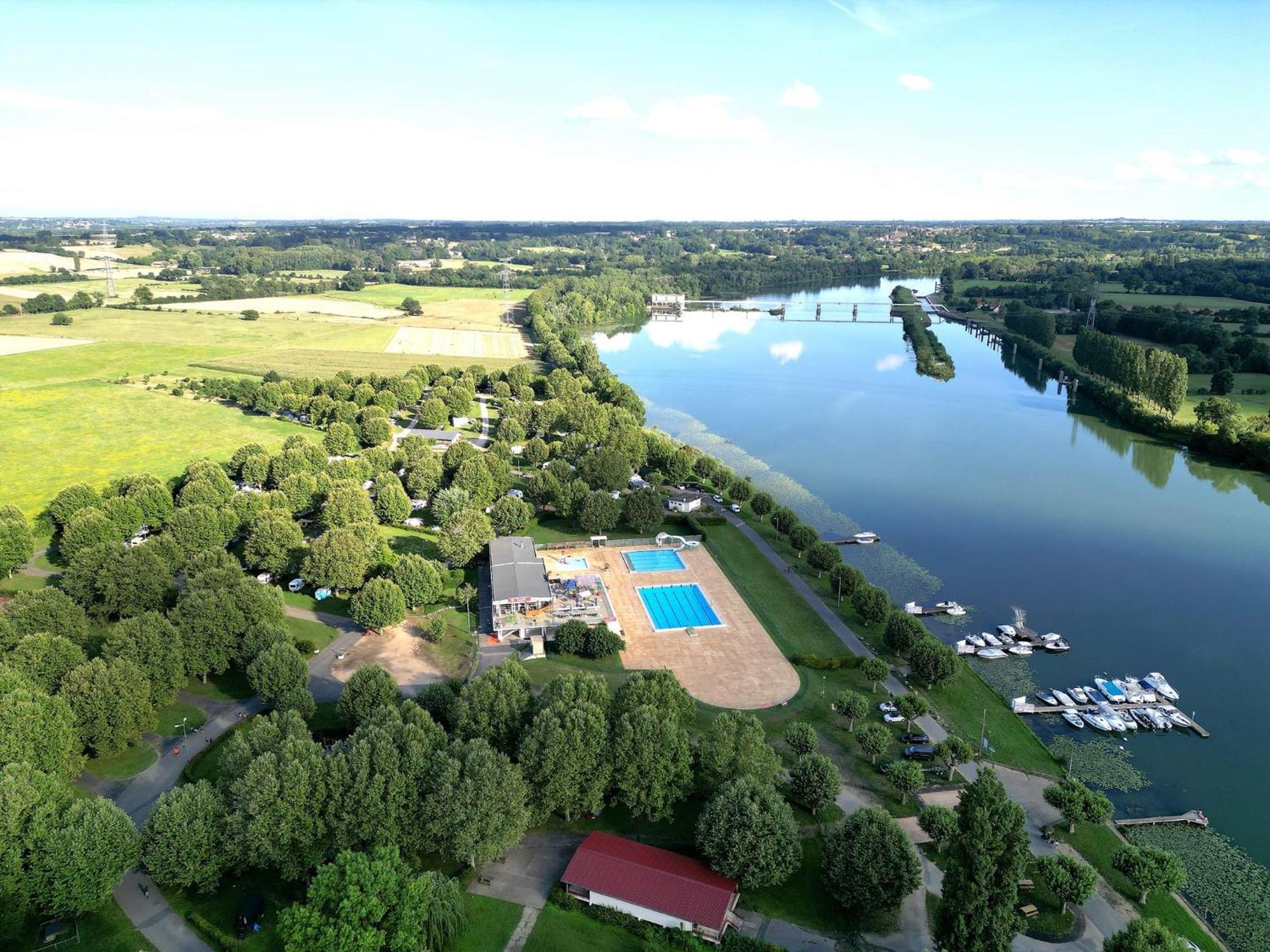 Camping De Thoissey *** מראה חיצוני תמונה