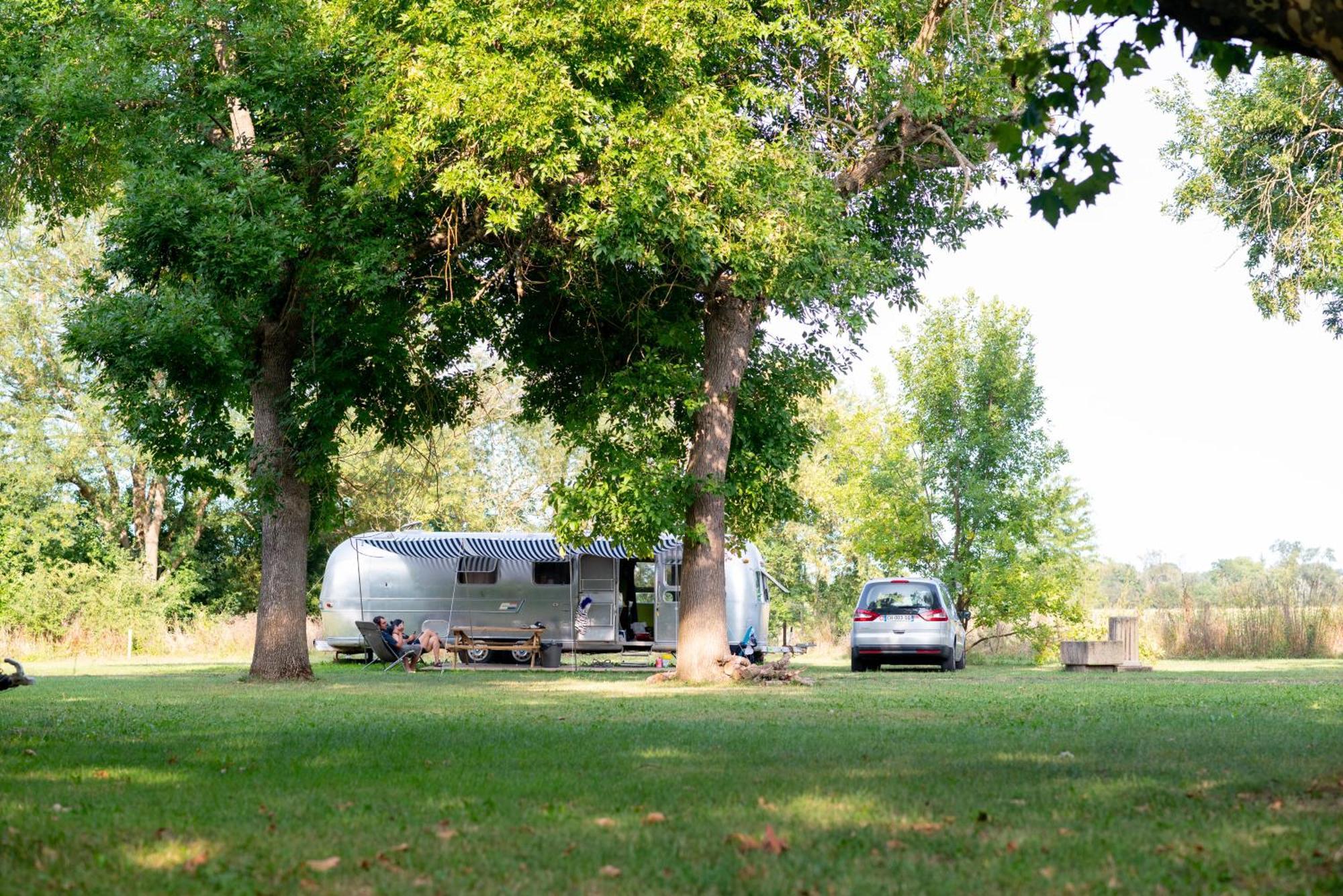 Camping De Thoissey *** מראה חיצוני תמונה