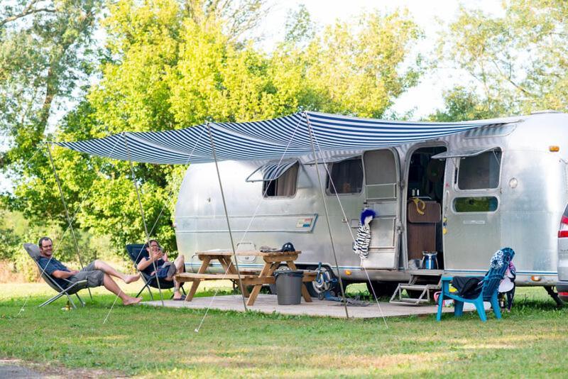 Camping De Thoissey *** מראה חיצוני תמונה